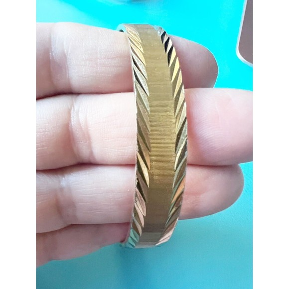 Monet Vintage Goldtone Bangle Bracelet Shiny and Brushed Simple Chic 7/8" - Picture 5 of 9